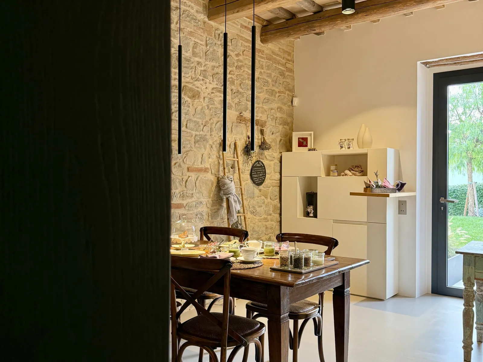 Terrasse des Studios mit Blick nach Castelbellino